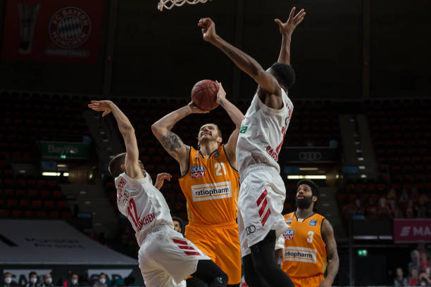 他看到了更 他看到了更