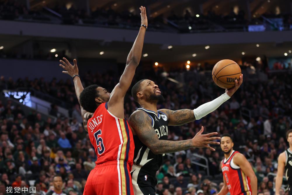 她在多场比 她在多场比